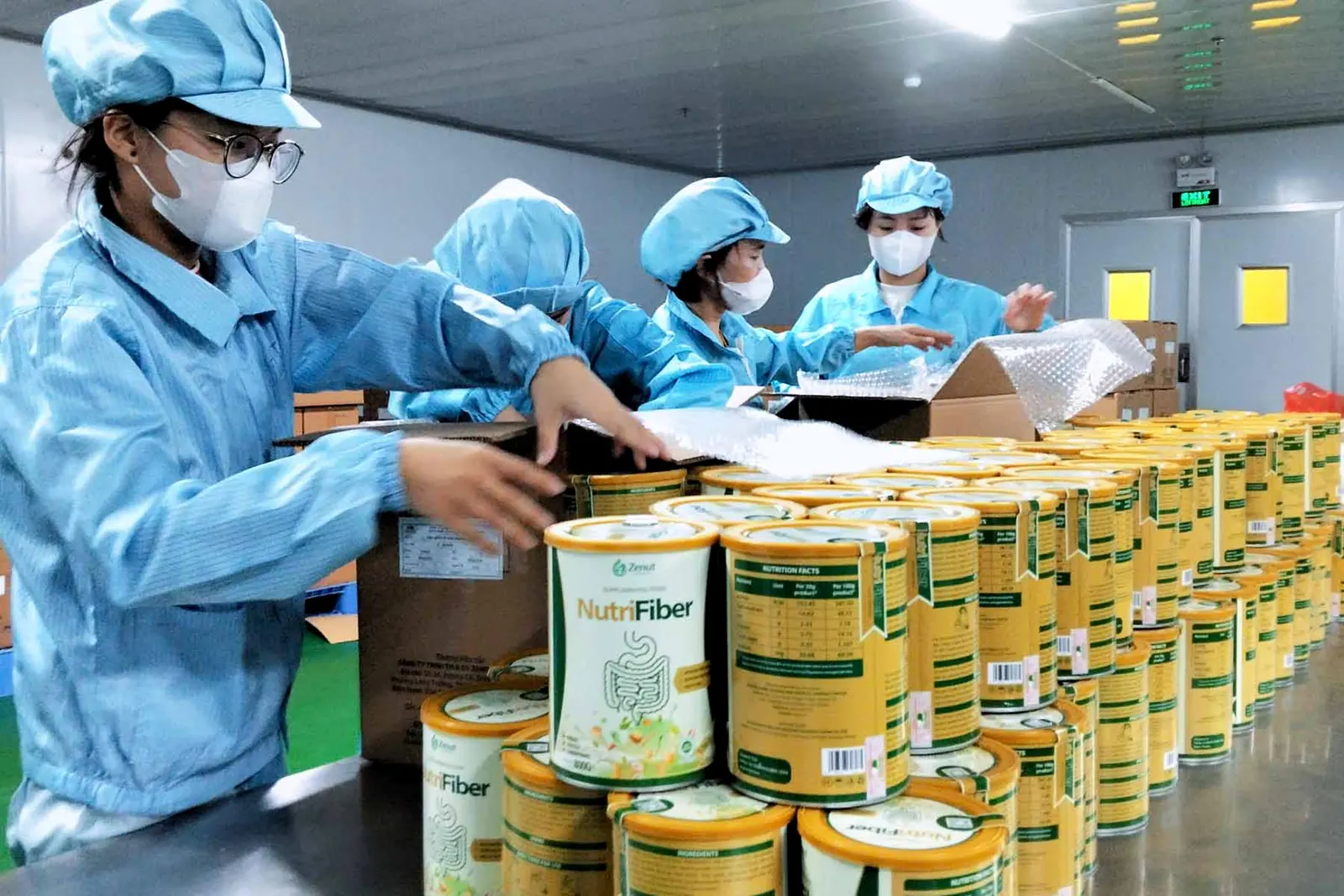 Đóng thùng Nutri Fiber trước khi nhập kho và bàn giao